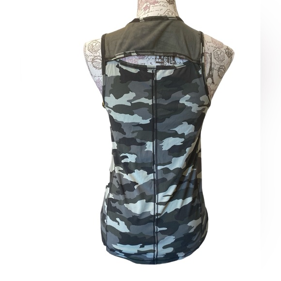 Authentic LULULEMON SCULPT TANK, CAMO CRISPIN GREEN/OLIVE - Picture 6 of 8